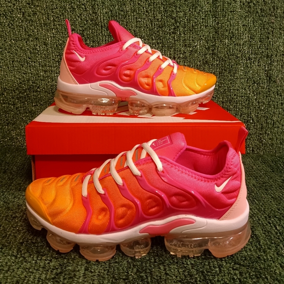 Women's Nike Vapormax Plus - Picture 1 of 6